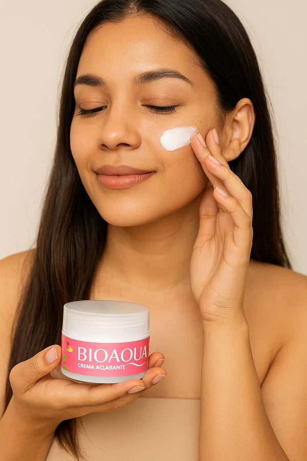 Crema Aclarante BIOAQUA + Polvo compacto Candy Bella por solo 1,850
